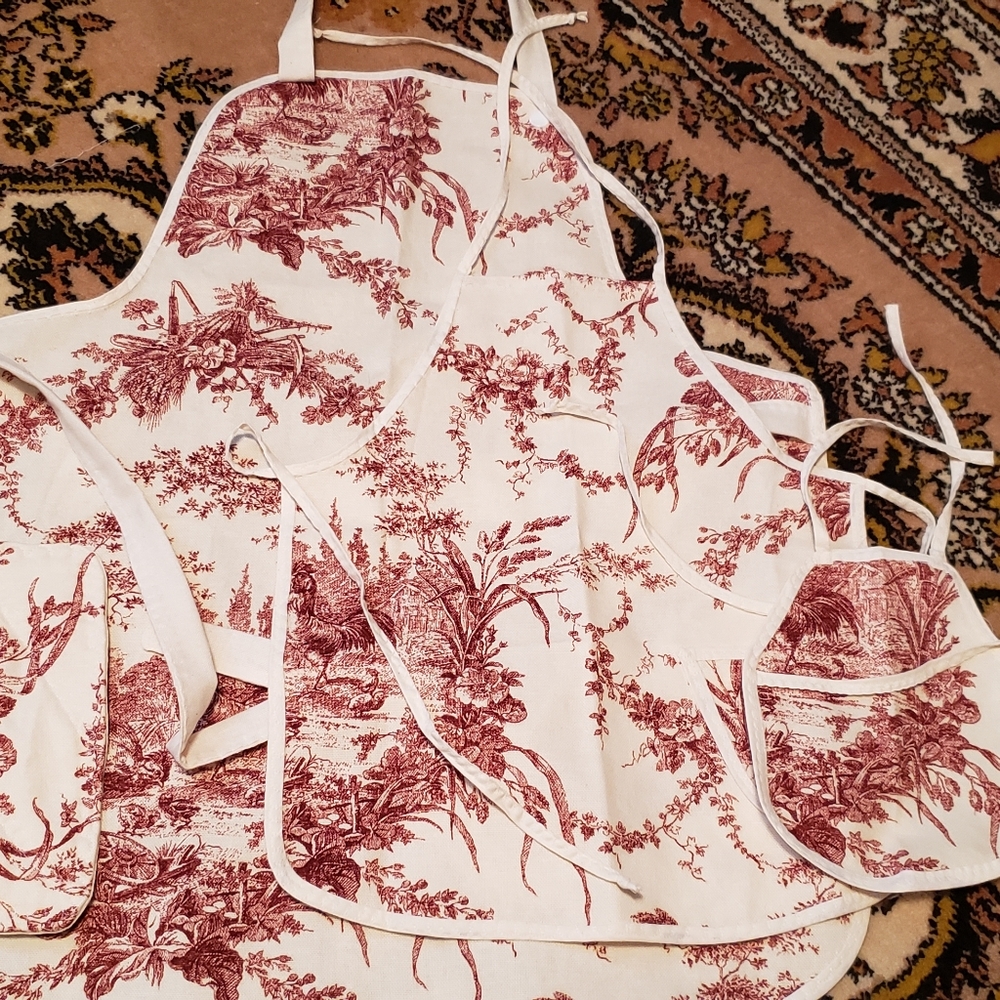 Apron for mom daughter and doll